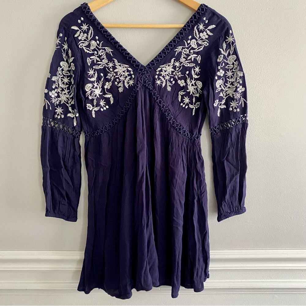 Women’s XS blue rain embroidered long sleeve dress